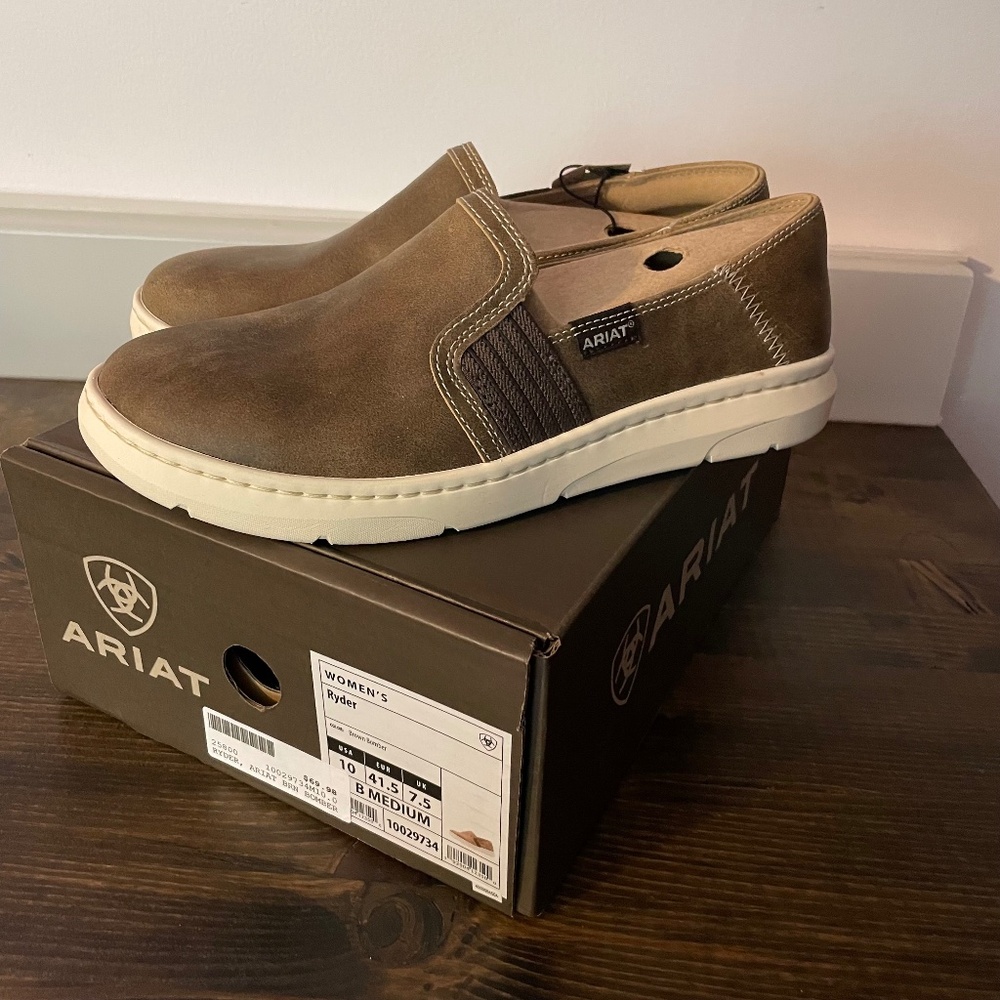 Ariat women’s Ryder brown bomber size 10